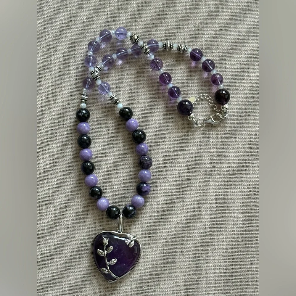 20 inch Amethyst and Charoite bead necklace NWOT - Picture 4 of 15